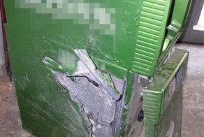 Банкомат vs Топор (6 фото)