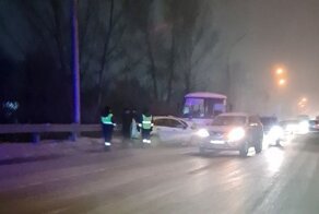 Авария дня. Легковушка столкнулась с автобусом ПАЗ в Новосибирске