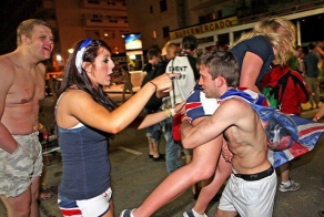 Британские студенты отдыхают в Испании (17 фото)