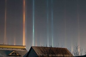 Явление световых столбов очаровало жителей Тюмени прошедшей ночью
