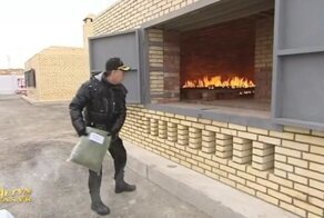 Президент Туркмении открыл крематорий для наркотиков и лично сжег несколько пакетов с веществами