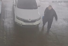 В Твери водитель вырвал колонку на автозаправочной станции, теперь его разыскивает полиция