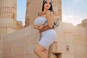 Фотографии модели в наряде древнеегипетской царицы спровоцировали скандал в Египте