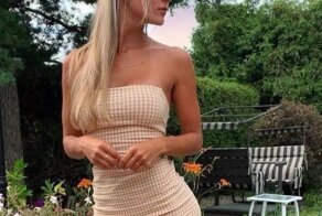 Девушки в платьях мини