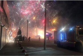 В Ростове-на-Дону красиво сгорел павильон с пиротехникой
