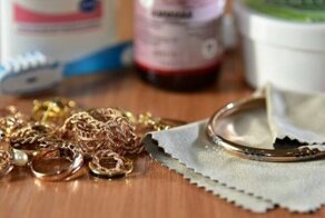 Быстро и эффективно почистить золото в домашних условиях
