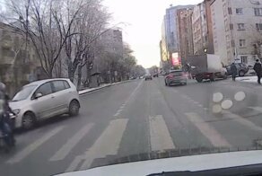 Пытался увернуться, но все же сбил пешехода