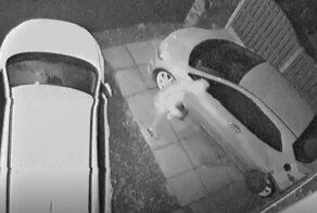 Парень решил поджечь авто, но его настигла мгновенная карма