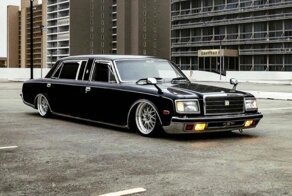 Toyota Century — заниженный автомобиль императора