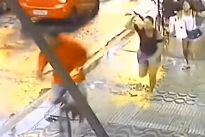 Вор выхватил телефон у дочки, но мама включила режим берсерка