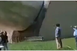 Эффектный сброс воды