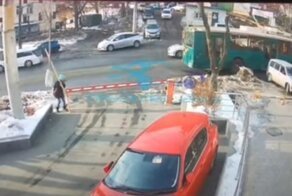 Родилась в рубашке: девушка окаменела от испуга, но беда пролетела, не задев голову