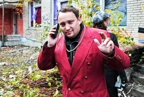 Откуда в 90-х появилась мода на малиновые пиджаки