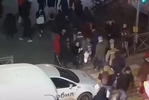 История одного вечера:  таджик проехал на красный, затеял драку, получил "люлей" и лишился авто