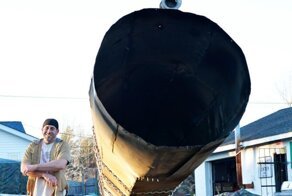 Фермер собрал огромную пушку для борьбы с тучами. Но страдают только соседи