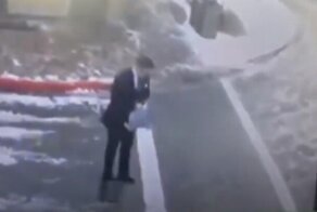 Московский чиновник показал мастер-класс по борьбе с гололедом