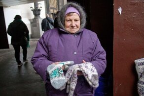 Delivery Club скупит вязаные носки у бабушек