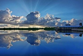 Шикарные отражения в воде (36 фото)