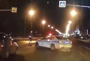 Приняли удар на себя: в Череповце экипаж ДПС прикрыл служебным автомобилем пешеходов