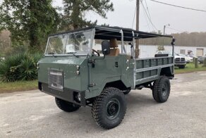 Армейский грузовик Land Rover 1975 года с 400-сильным двигателем от Corvette