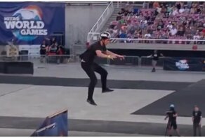Из видео соревнований по трюкам на BMX у спортсменов удалили велосипеды