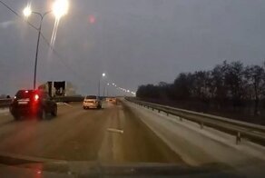 Авария дня. В Тверской области кроссоверу срезало крышу