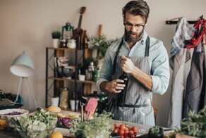 Как открыть вино без штопора, не разбив бутылку