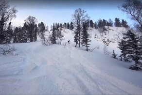 Сход лавины на горнолыжном курорте засняли на видео