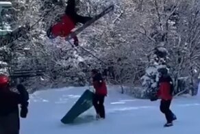 Попытка поймать выпавшего с подъемника лыжника
