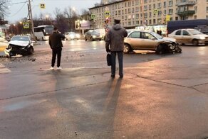 Не проскочил: столкновение двух автомобилей в Санкт-Петербурге