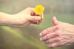 В России дети могут начать содержать своих родителей. Теперь по закону