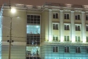 В окнах здания правительства Удмуртии разглядели голых мужчин