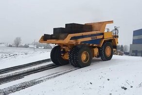 Работа противобуксовочной системы на карьерном самосвале БелАЗ