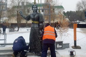 За Алёнкой выстроилась очередь