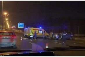 В Подмосковье иномарка сбила врача, вышедшего протереть фары своего автомобиля
