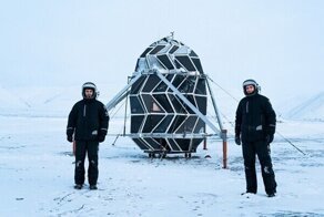Два архитектора испытали лунный модуль для космических туристов