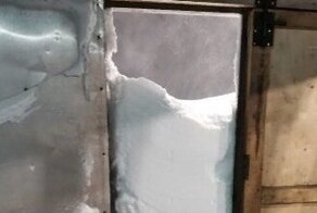 "Ты на работу?": в Сахалинской области местным жителям приходится пробираться сквозь снег