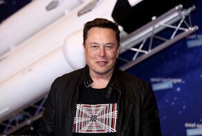 Илон Маск продал еще три своих особняка за 40,9 миллиона долларов