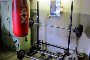 Качалка в джип-сервисе (9 фото)