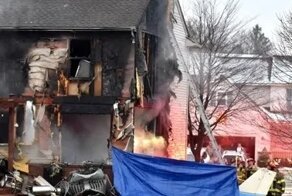 В Мичигане самолёт упал на жилой дом