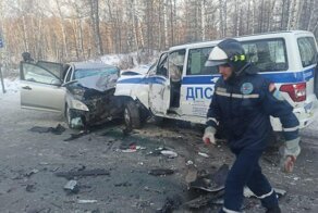 Машина ДПС подставилась под удар, чтобы спасти от аварии автобус с детской хоккейной командой