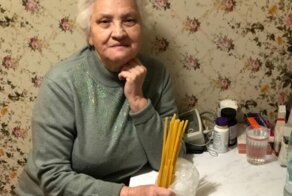 Жительница Гатчины утверждает, что в церковной лавке вместо свечей ей продали макароны