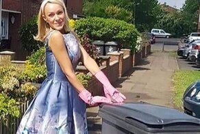 При полном параде: британка каждую среду выносила мусор в новом платье