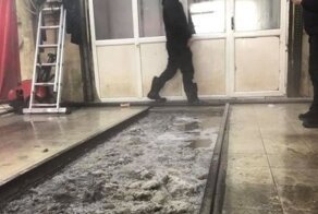 Посетитель автомойки чуть не утонул в смотровой яме