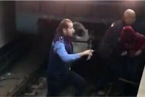 Спасение мальчика, упавшего на рельсы в московском метро