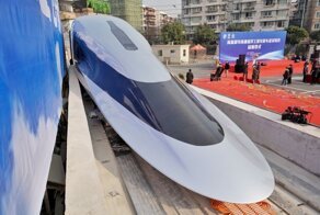 В Китае торжественно презентовали первый в мире поезд на магнитной подушке