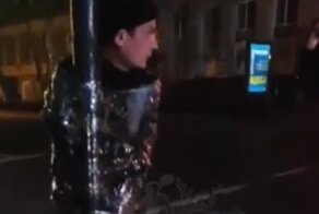 Одесситы привязали вора к столбу скотчем