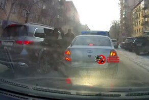 Похоронный магнат нагло подрезал росгвардейцев и устроил разборки посреди дороги