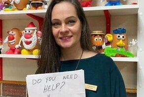 Сообразительная официантка спасла мальчика от издевательств