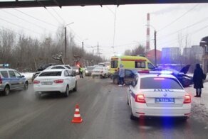 Авария дня. В Кирове столкнулись четыре иномарки